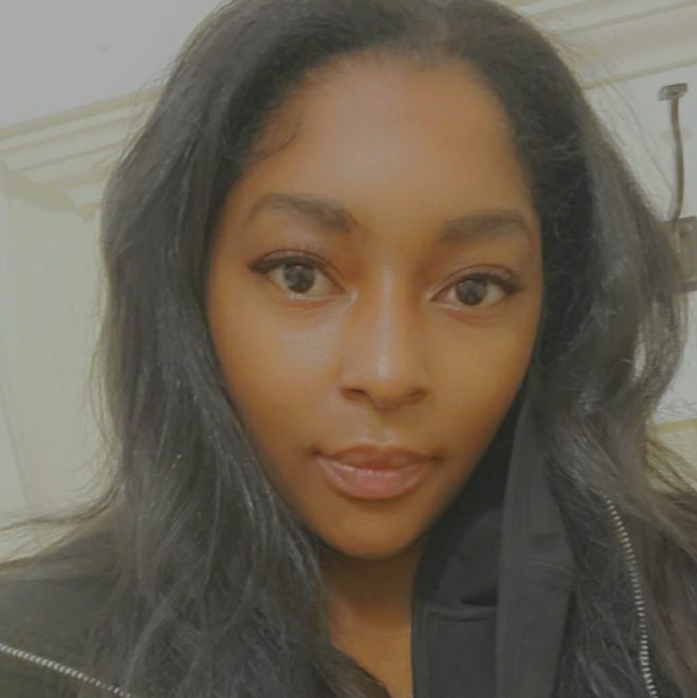 Meet your Posher, Loyda